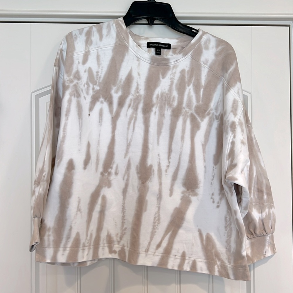 Banana Republic Beige and White Tie-Dye Sweatshirt